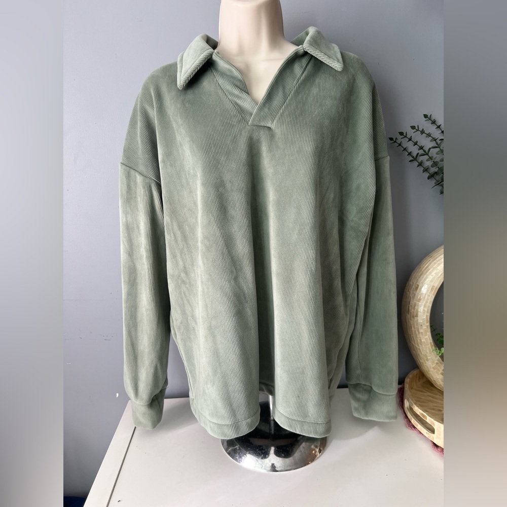 Mondetta Olive Corduroy Top sweater very warm